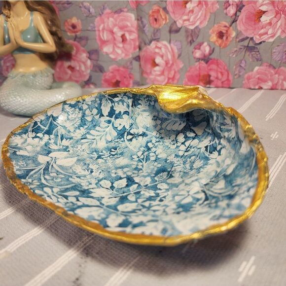 DECOUPAGE CLAM SHELL DECOUPAGE FLOWER PRINT ON A CLAM SHELL TRINKET DISH - Picture 9 of 10